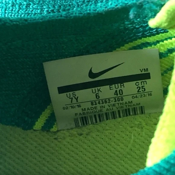 Nike FREE RUN FLYKNIT Sneakers in Teal and Black 7Y/8.5W - Picture 4 of 6